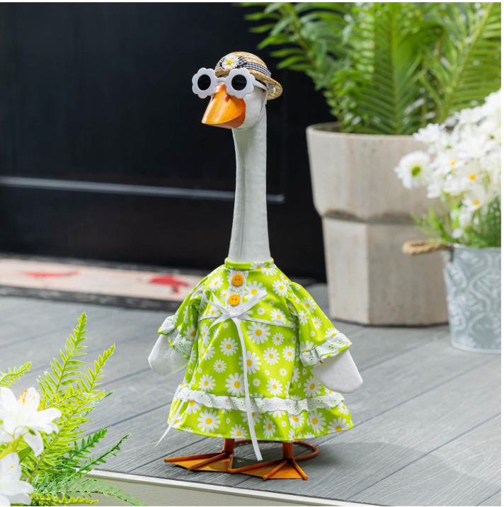 Giddy The Goose, Daisy Outfit