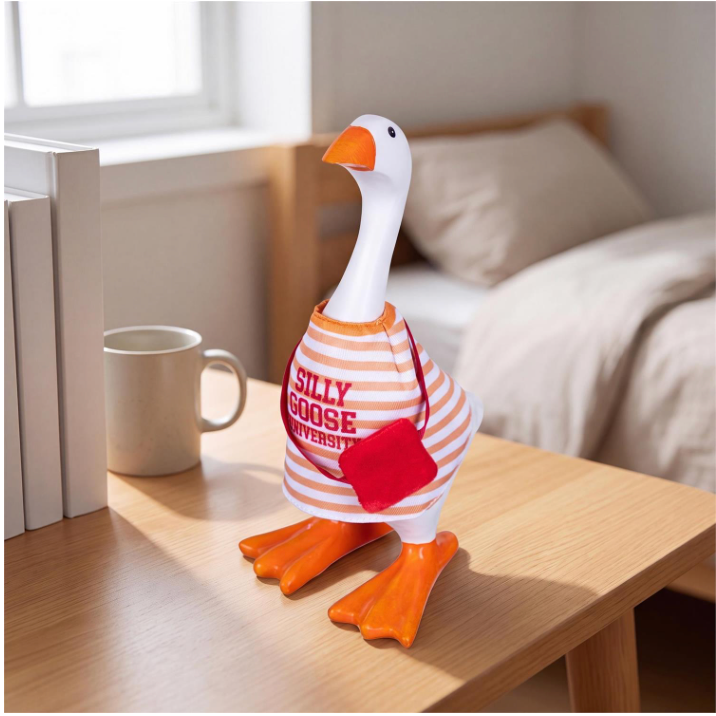 Gordy The Desktop Goose, Student Outfit