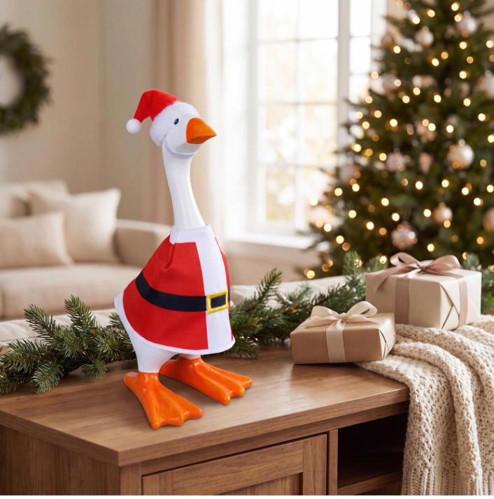 Gordy The Desktop Goose, Santa Suit
