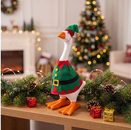Gordy The Desktop Goose, Elf Outfit