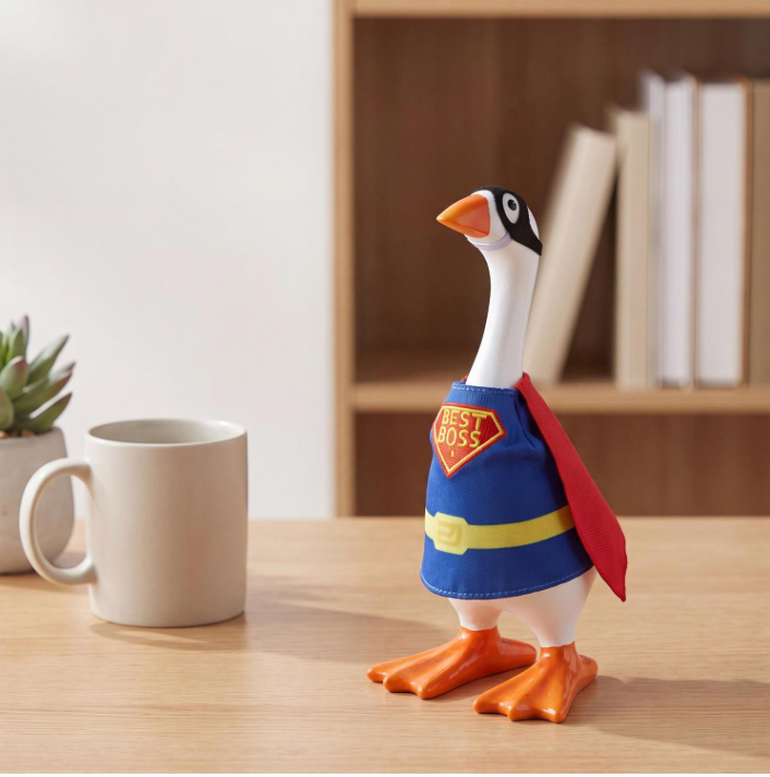 Gordy The Desktop Goose, Best Boss Outfit